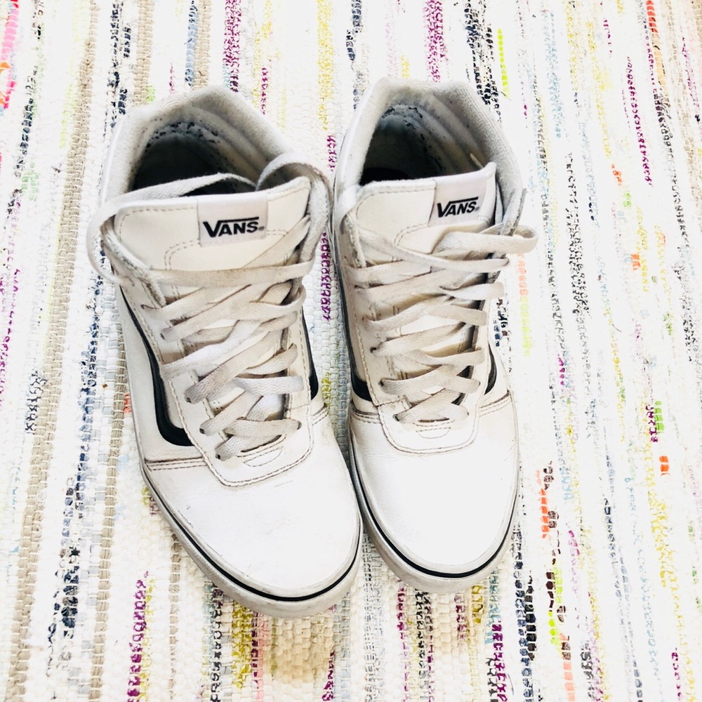 VANS HIGH TOPS WHITE BLACK LEATHER SIZE 5.5